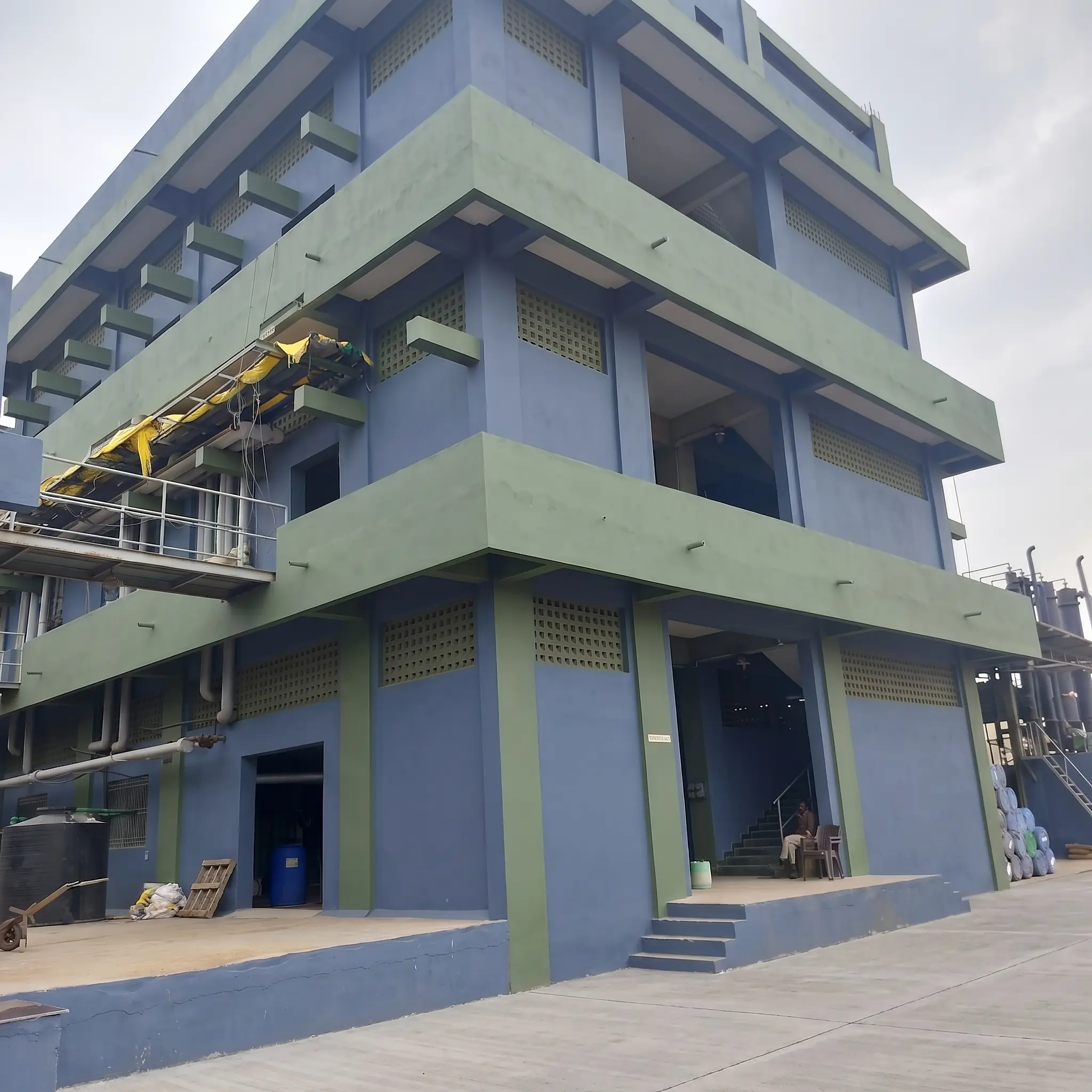 Multi-level chemical processing tower